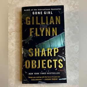 Sharp Objects by Gillian Flynn